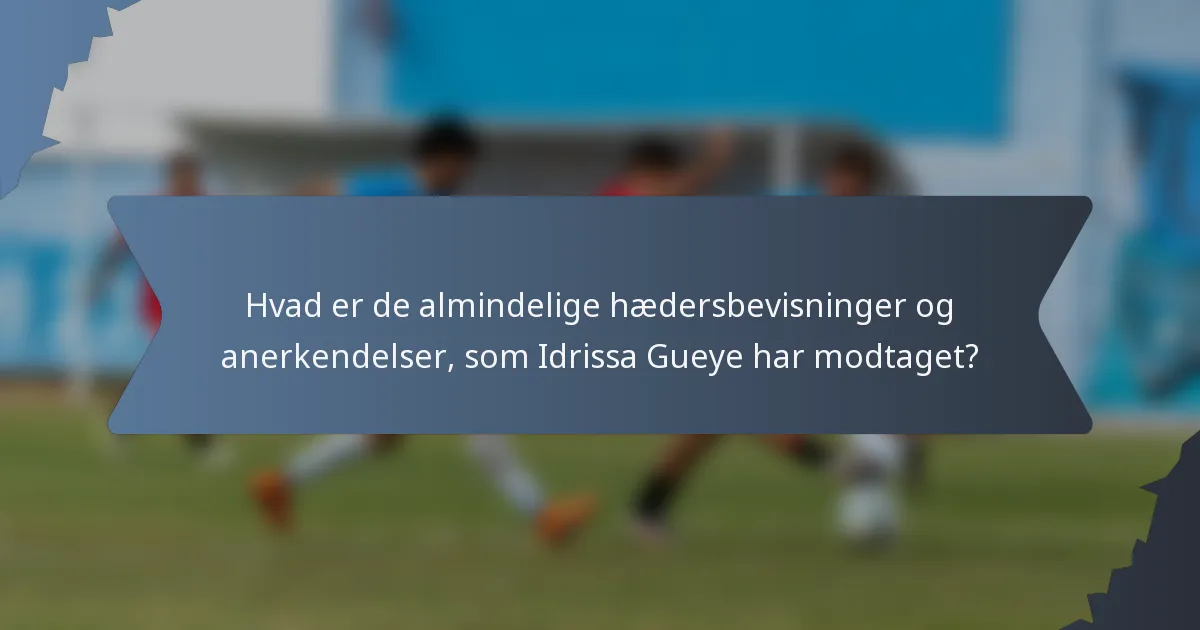 Hvad er de almindelige hædersbevisninger og anerkendelser, som Idrissa Gueye har modtaget?